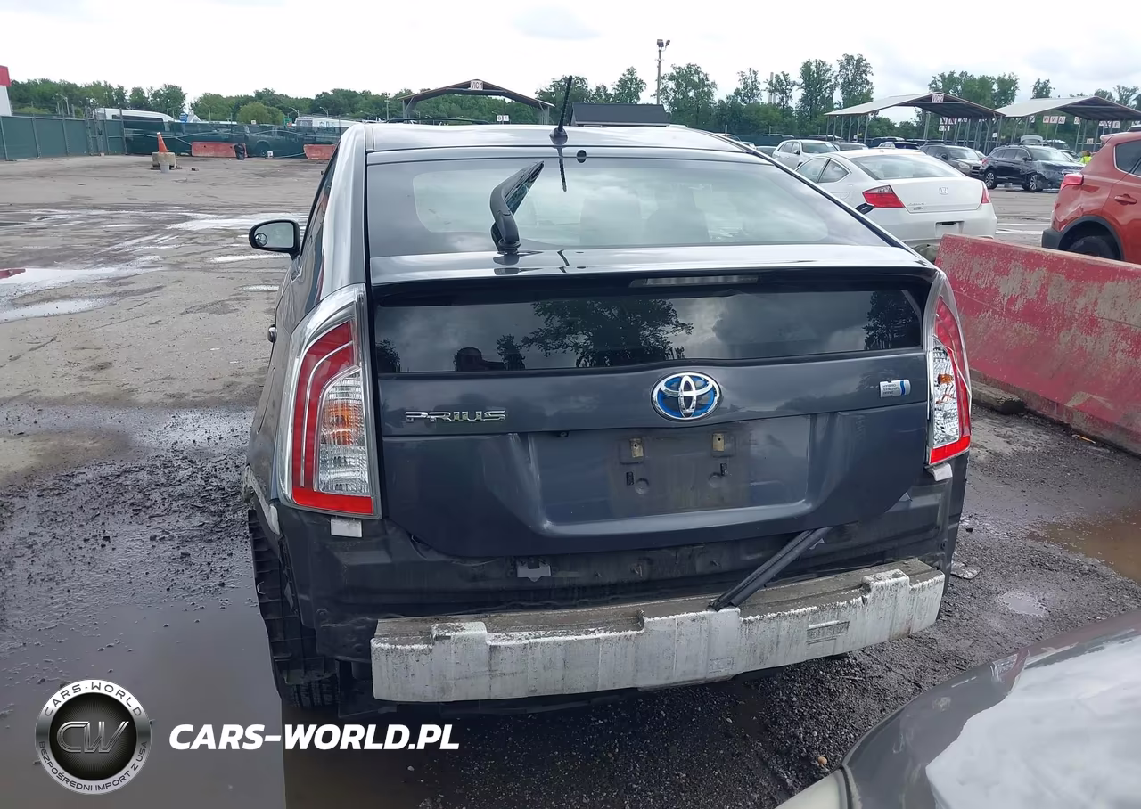 2015 Toyota Prius Two VIN:JTDKN3DUXF1986293 - 17