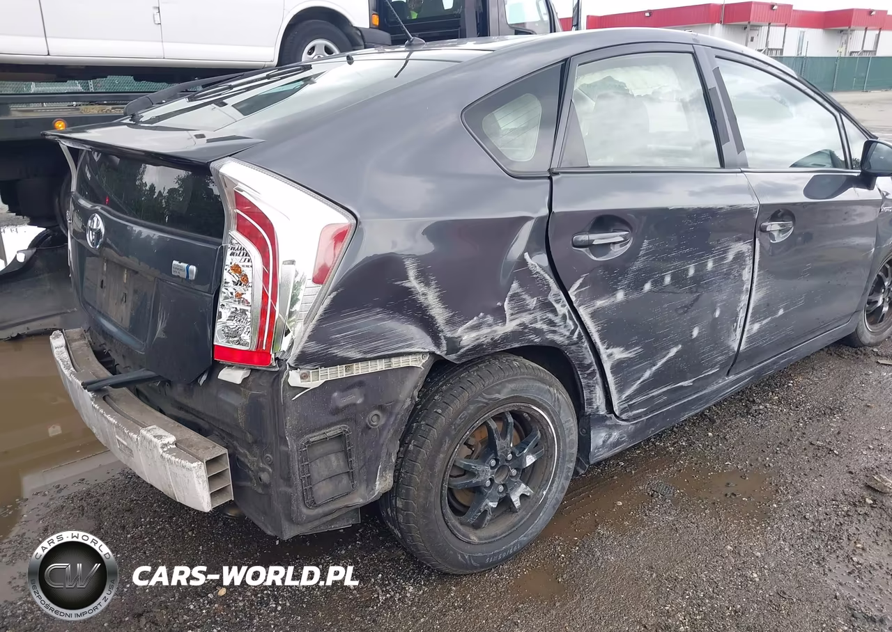 2015 Toyota Prius Two VIN:JTDKN3DUXF1986293 - 18