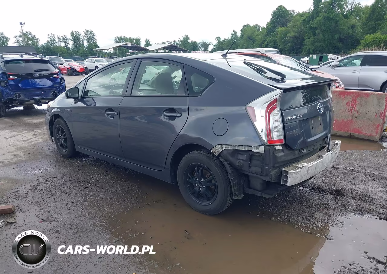 2015 Toyota Prius Two VIN:JTDKN3DUXF1986293 - 3