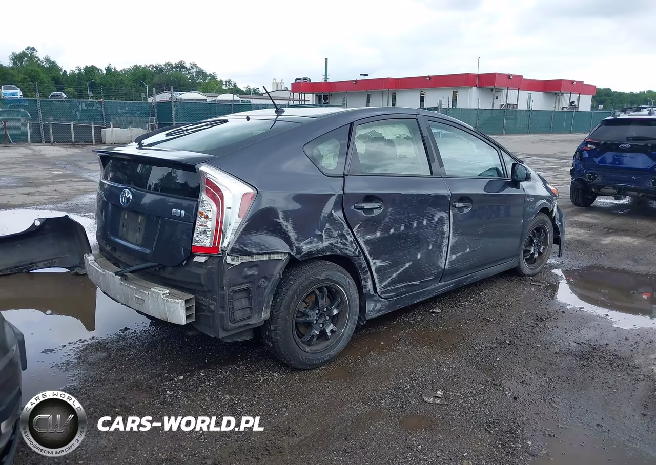 2015 Toyota Prius Two VIN:JTDKN3DUXF1986293 - 4