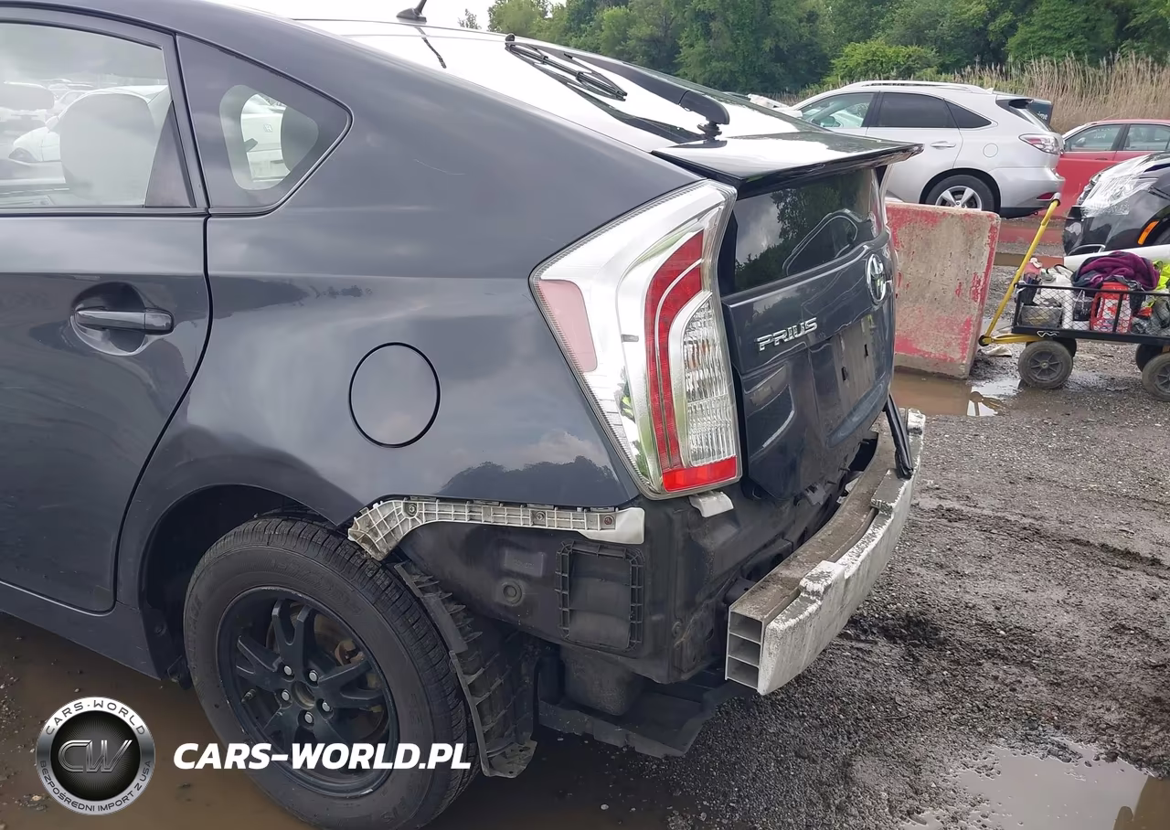 2015 Toyota Prius Two VIN:JTDKN3DUXF1986293 - 6
