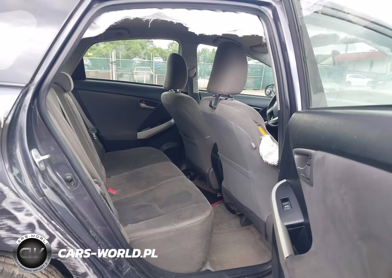 2015 Toyota Prius Two VIN:JTDKN3DUXF1986293 - 8