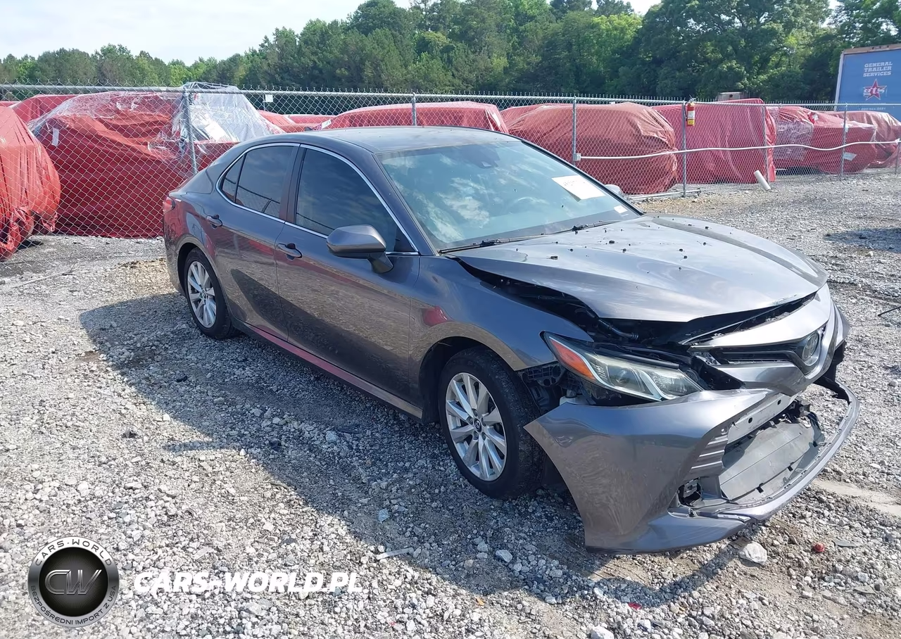 2020 Toyota Camry Le – zdjęcie 1 z 16