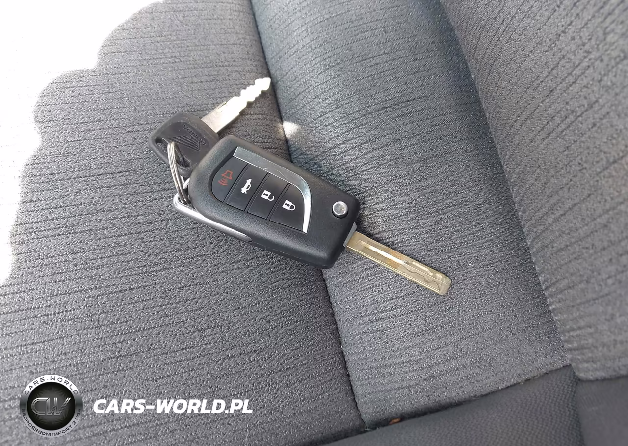 2020 Toyota Camry Le VIN:4T1C11AK9LU924476 - 11