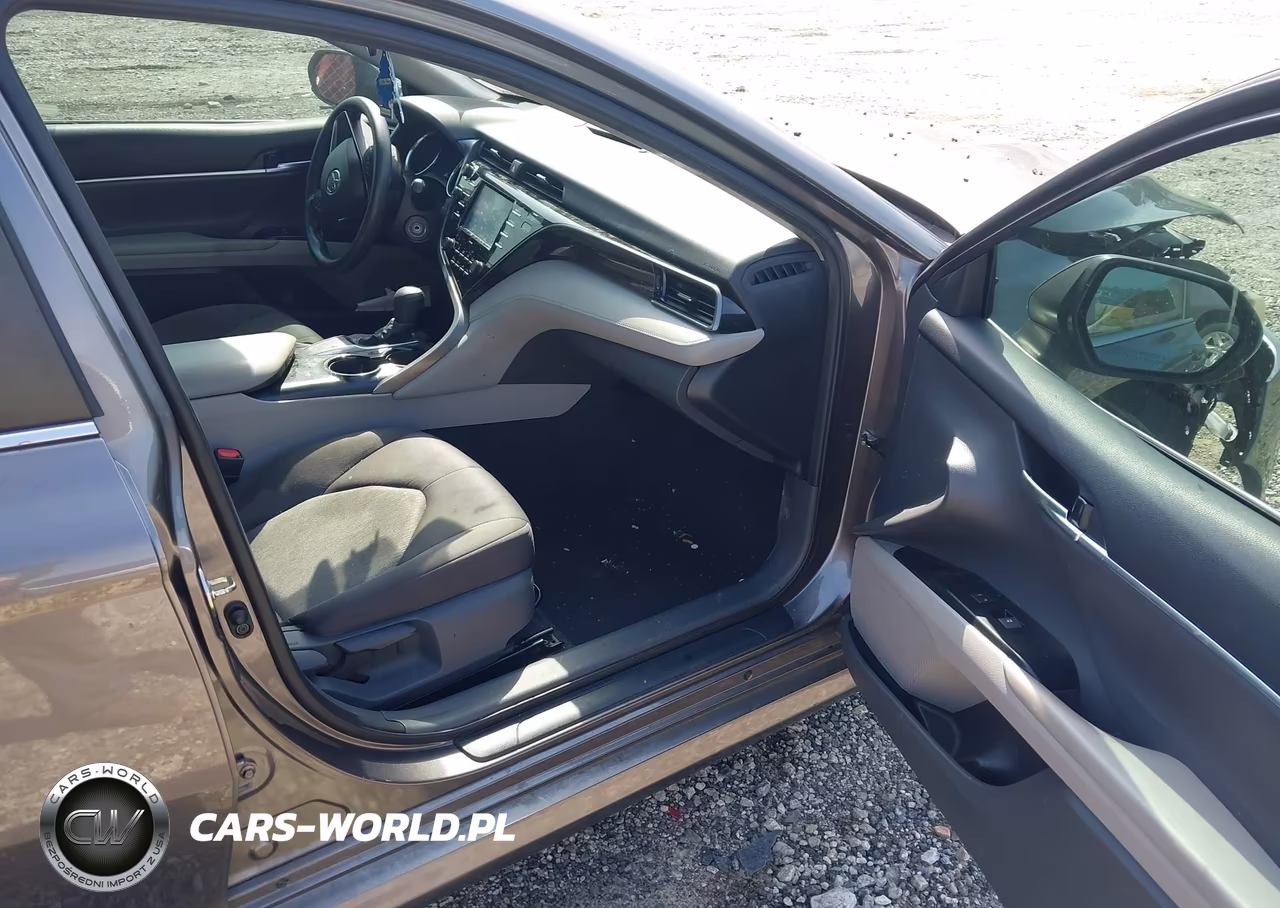 2020 Toyota Camry Le VIN:4T1C11AK9LU924476 - 5