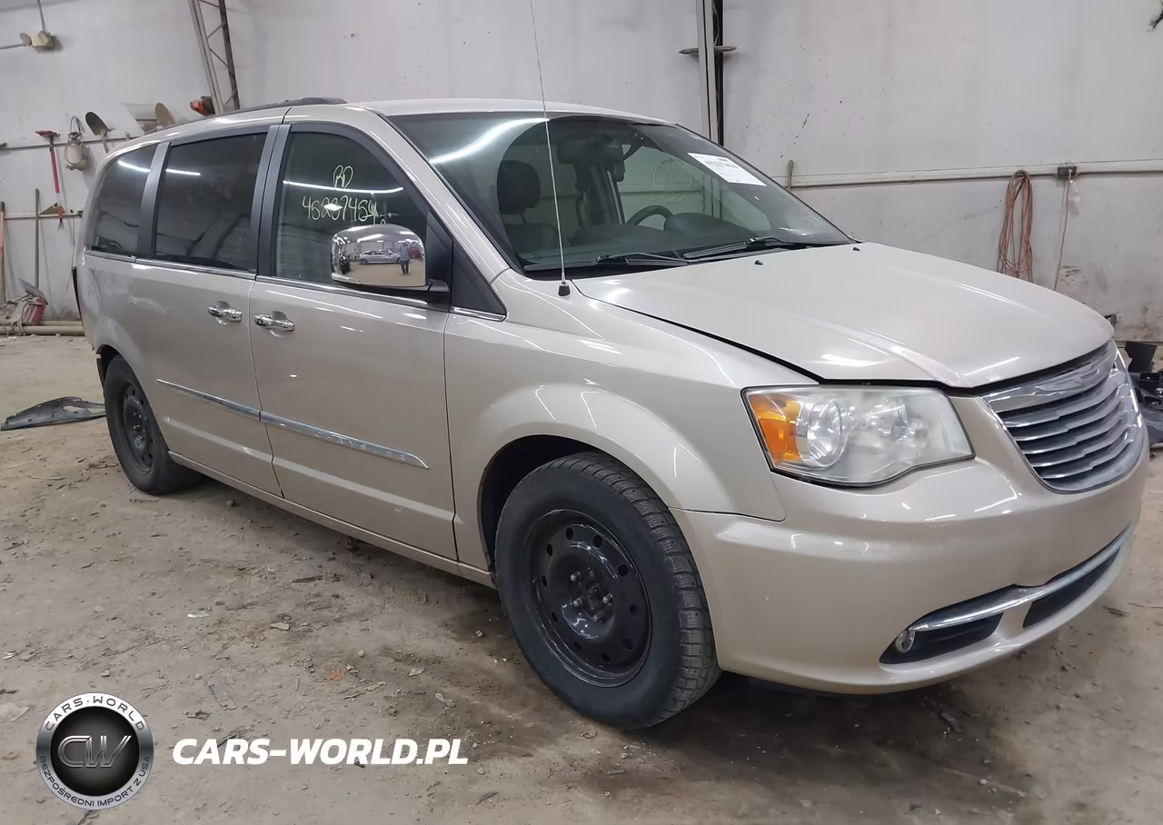 2013 Chrysler Town & Country Touring-L – zdjęcie 1 z 12