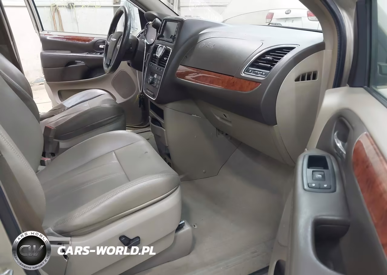 2013 Chrysler Town & Country Touring-L VIN:2C4RC1CG6DR810340 - 5