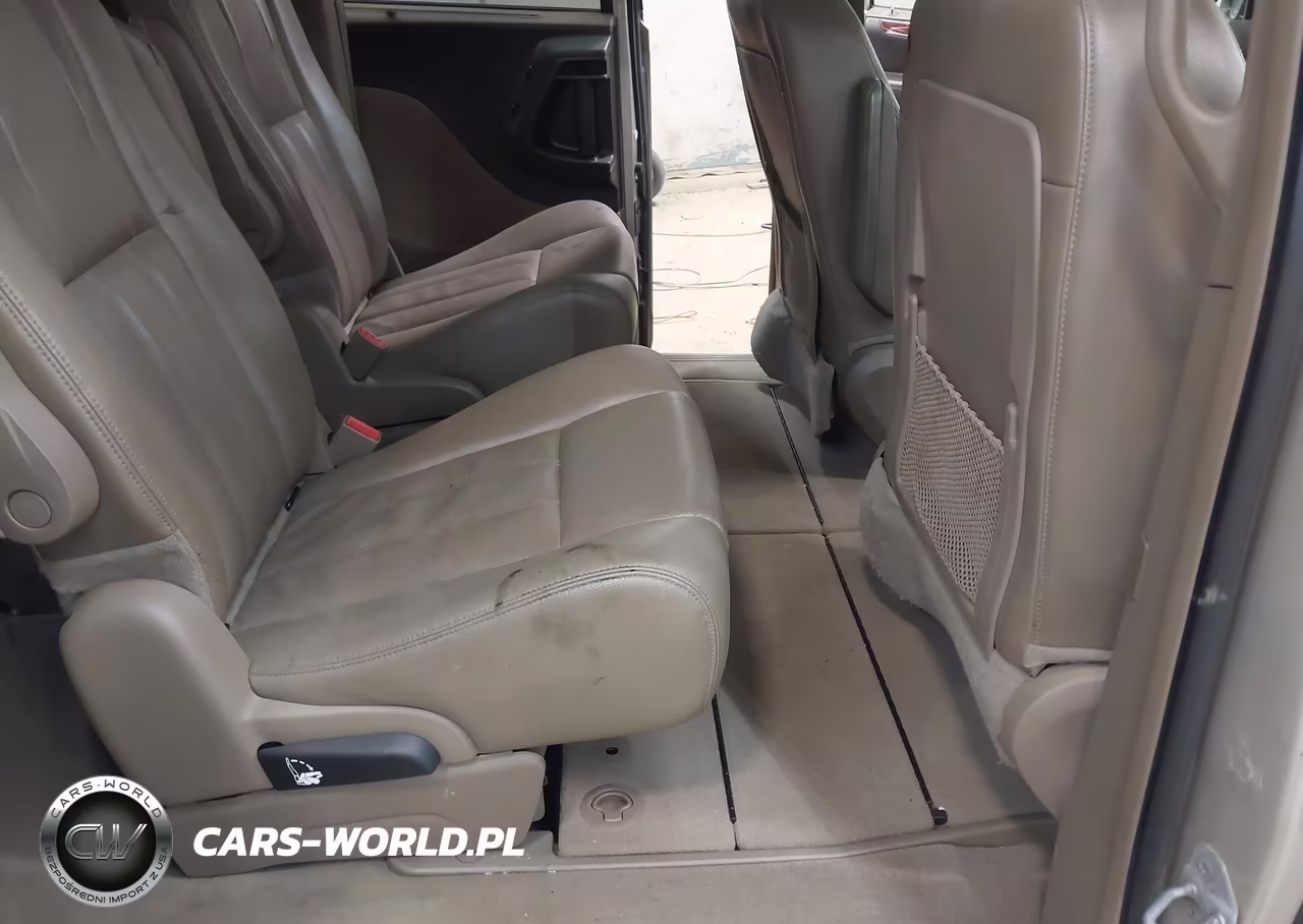 2013 Chrysler Town & Country Touring-L VIN:2C4RC1CG6DR810340 - 8