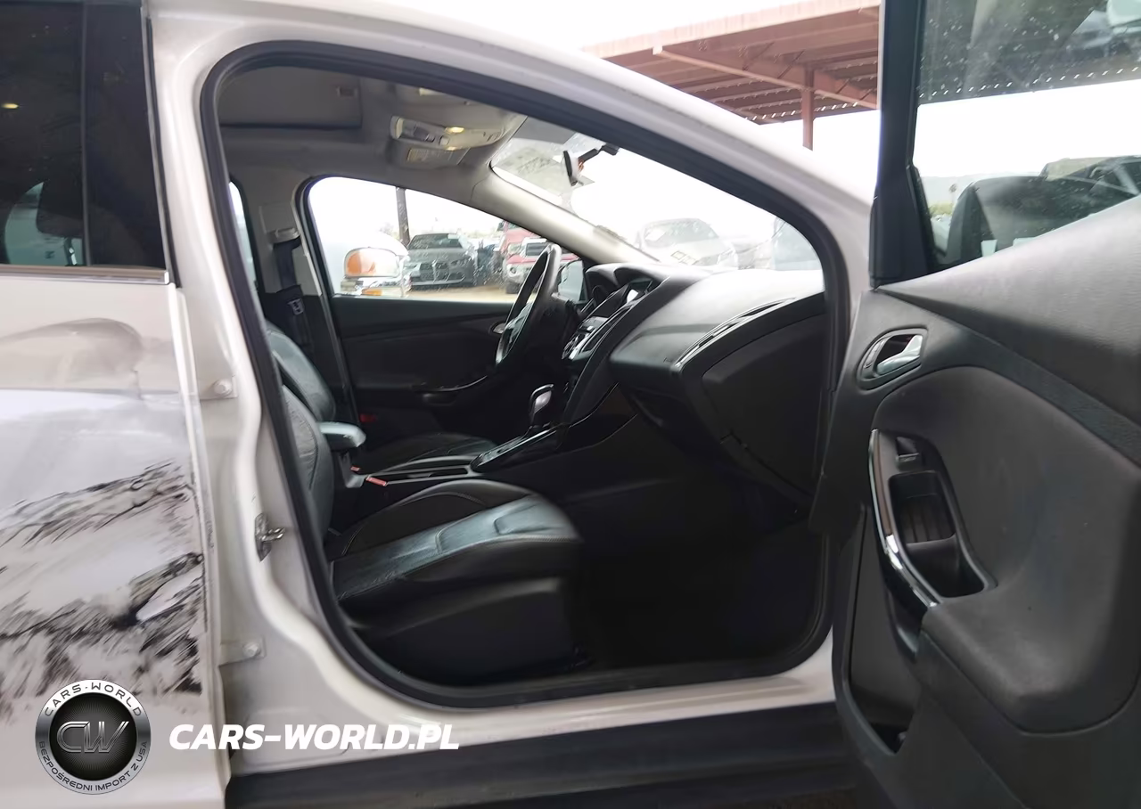 2016 Ford Focus Titanium VIN:1FADP3N28GL259990 - 5