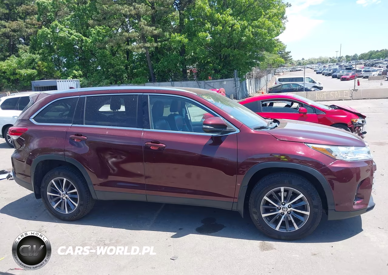 2019 Toyota Highlander Xle VIN:5TDJZRFH5KS745550 - 14
