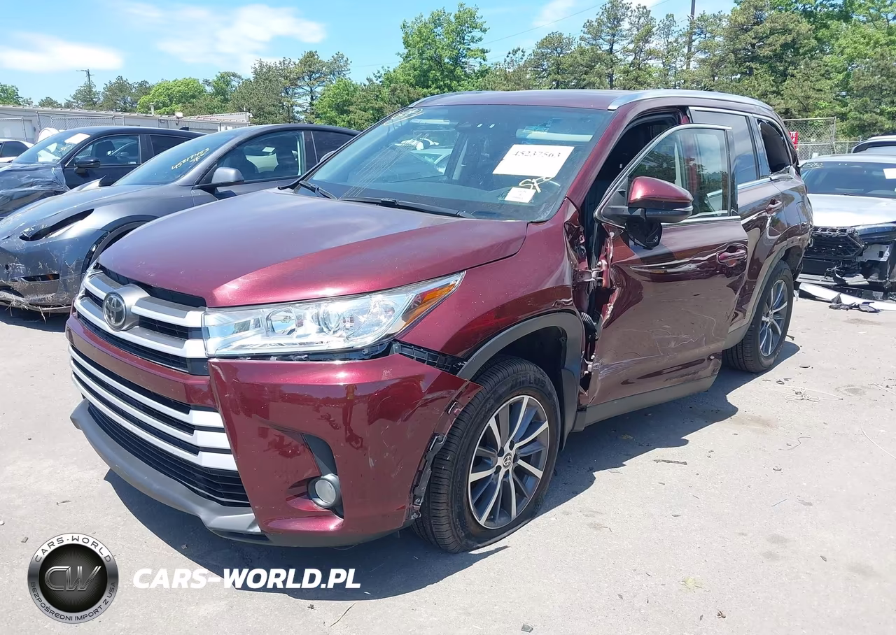 2019 Toyota Highlander Xle VIN:5TDJZRFH5KS745550 - 2