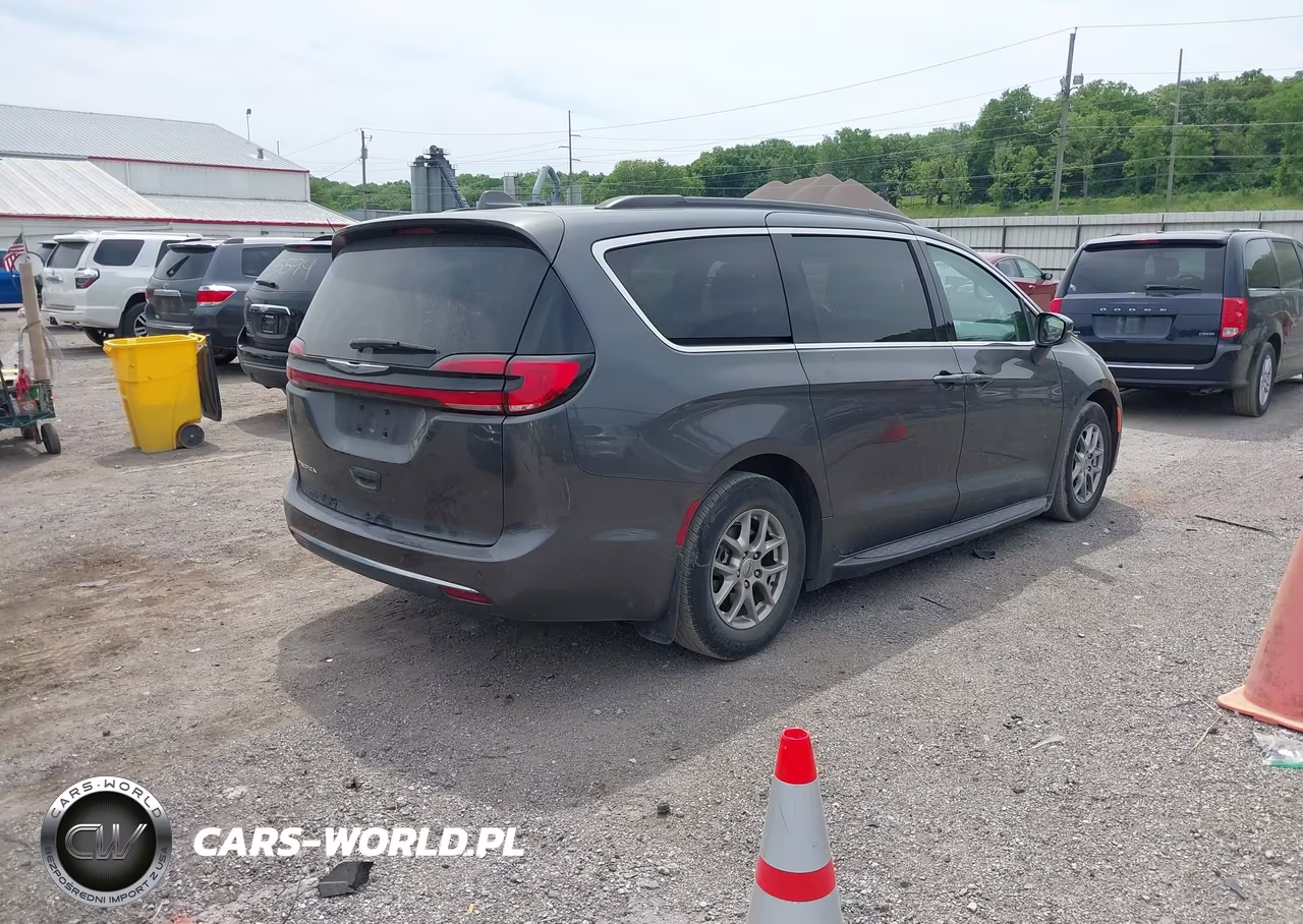 2021 Chrysler Pacifica Touring VIN:2C4RC1FG9MR527152 - 4