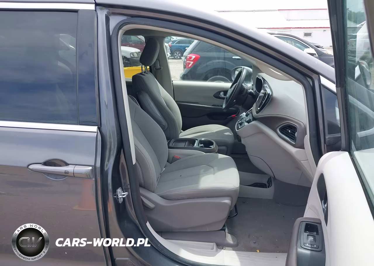 2021 Chrysler Pacifica Touring VIN:2C4RC1FG9MR527152 - 5