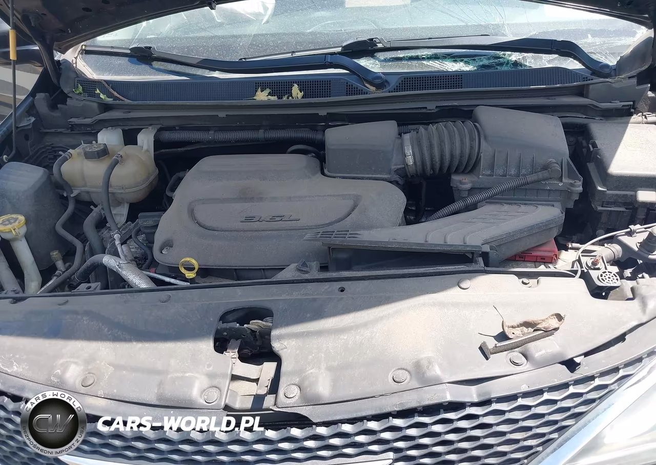 2019 Chrysler Pacifica Touring L VIN:2C4RC1BG0KR577344 - 10