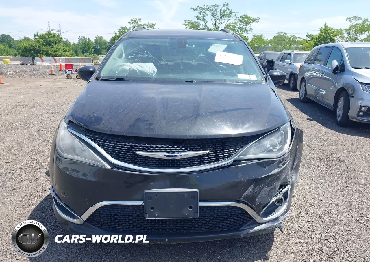 2019 Chrysler Pacifica Touring L VIN:2C4RC1BG0KR577344 - 12