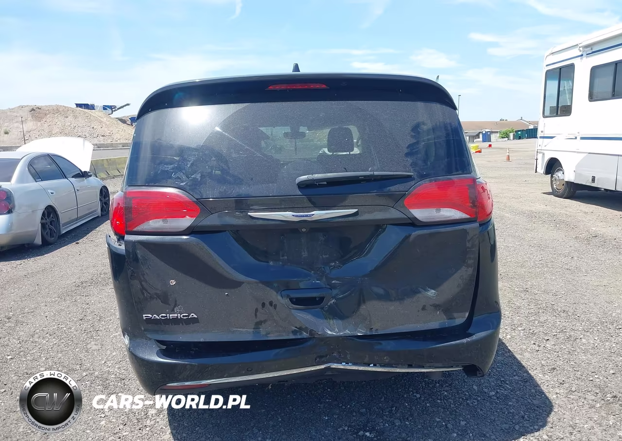 2019 Chrysler Pacifica Touring L VIN:2C4RC1BG0KR577344 - 16