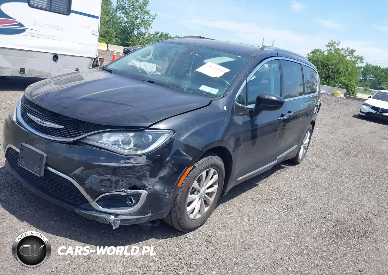 2019 Chrysler Pacifica Touring L VIN:2C4RC1BG0KR577344 - 2