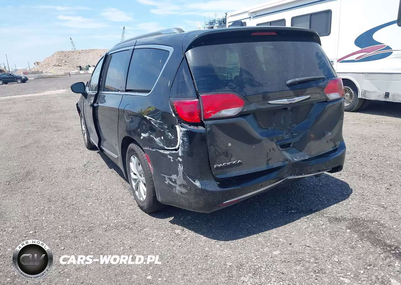 2019 Chrysler Pacifica Touring L VIN:2C4RC1BG0KR577344 - 3
