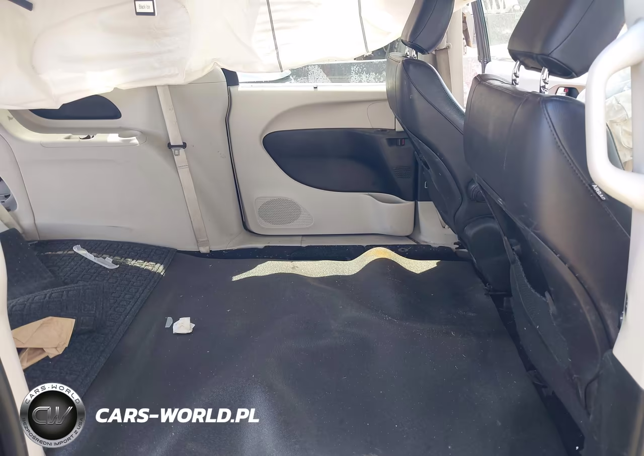 2019 Chrysler Pacifica Touring L VIN:2C4RC1BG0KR577344 - 8