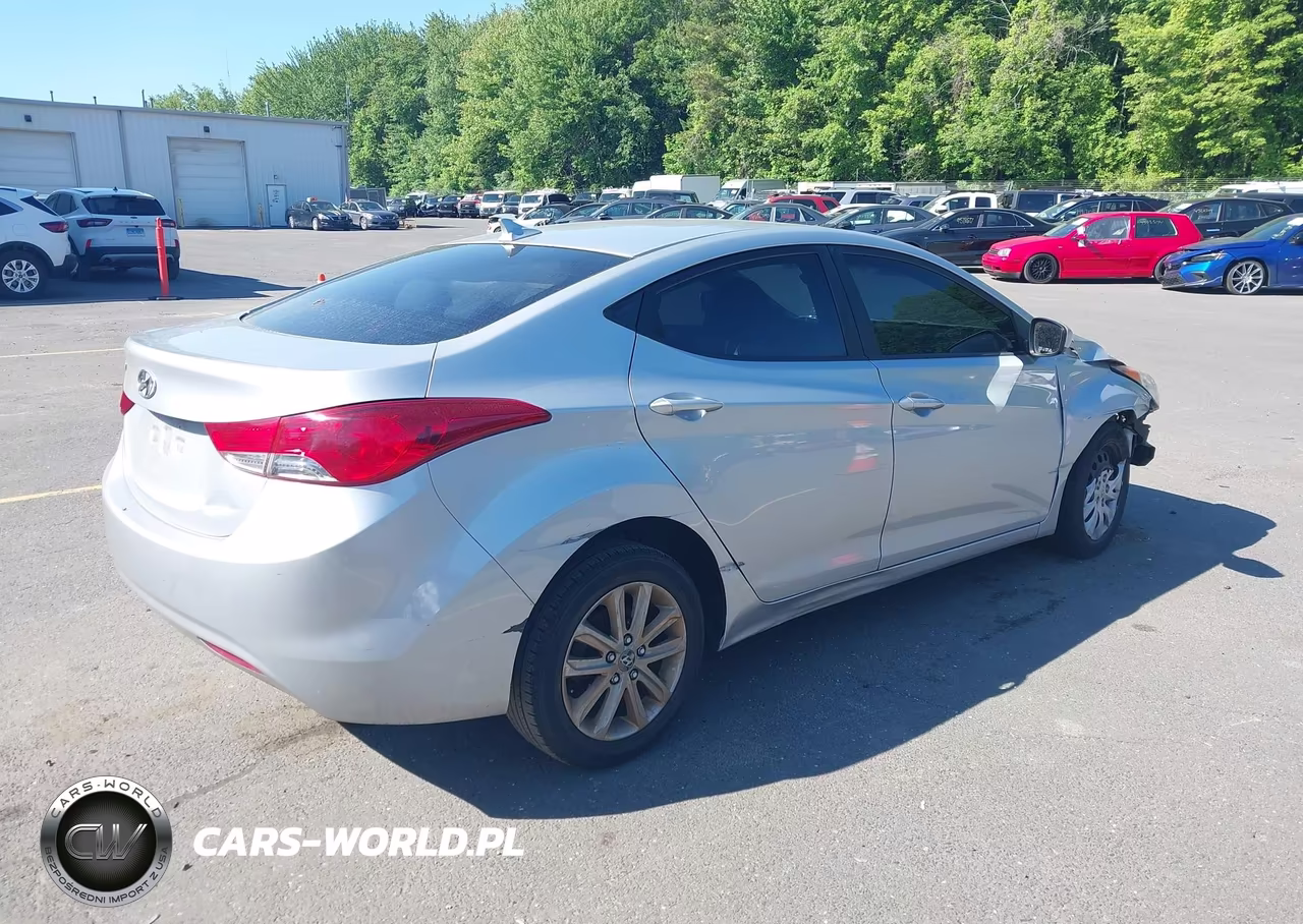 2011 Hyundai Elantra Gls VIN:5NPDH4AE3BH050604 - 4