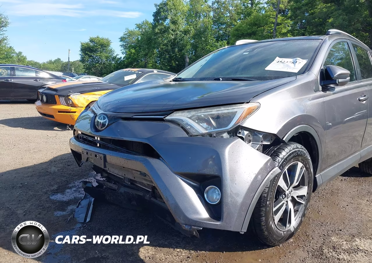 2017 Toyota Rav4 Xle VIN:JTMWFREV8HJ700209 - 6