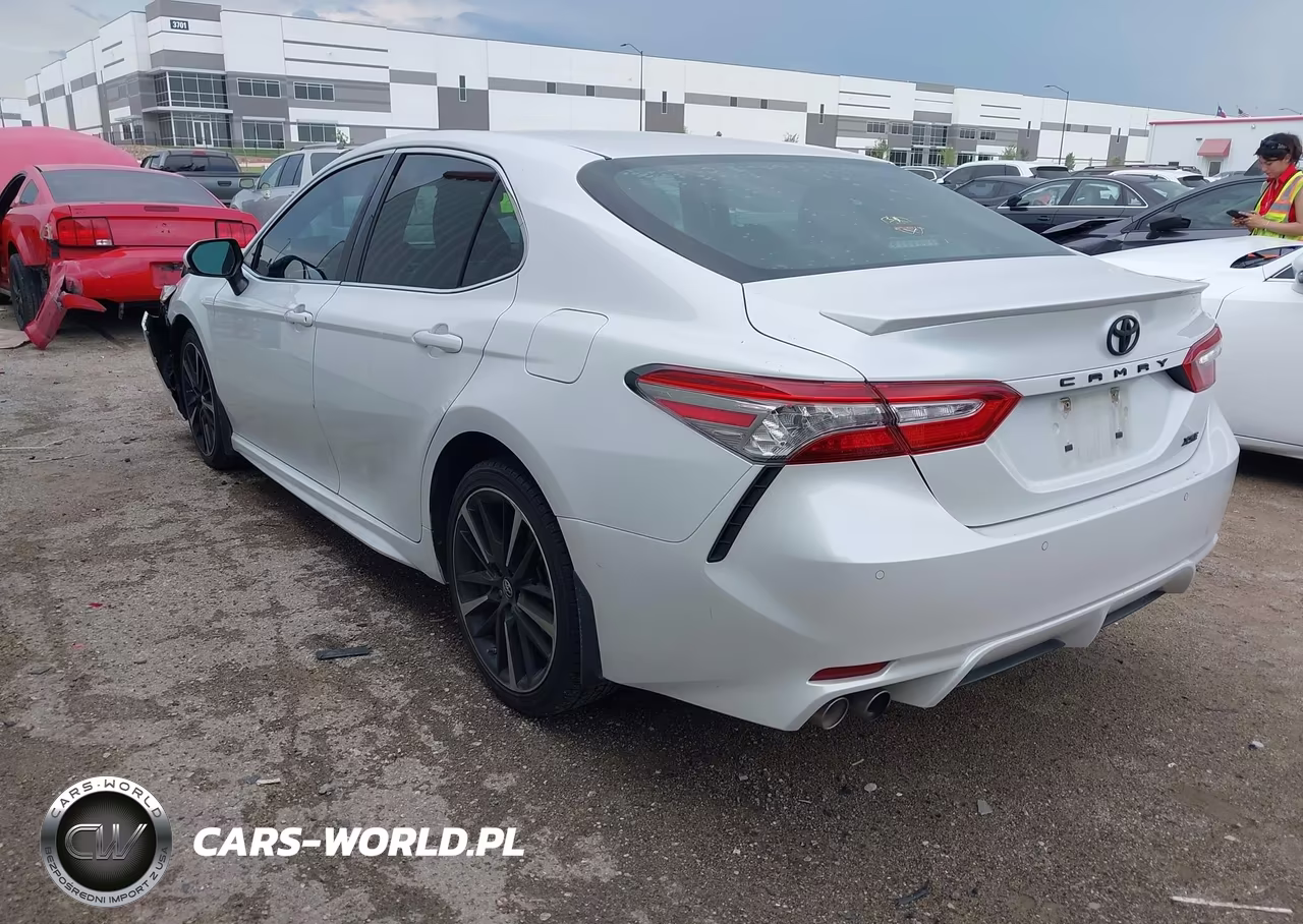 2018 Toyota Camry Xse VIN:4T1B61HK6JU123178 - 3
