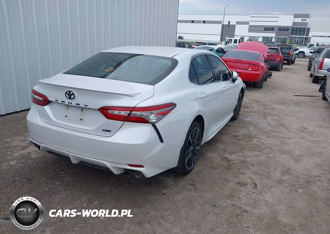 2018 Toyota Camry Xse VIN:4T1B61HK6JU123178 - 4