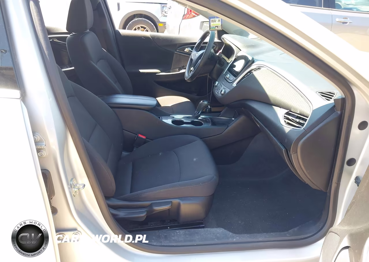 2019 Chevrolet Malibu Lt VIN:1G1ZD5ST1KF126893 - 5
