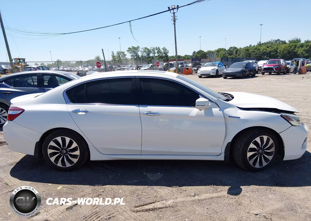 2017 Honda Accord Hybrid Touring VIN:JHMCR6F77HC031426 - 13