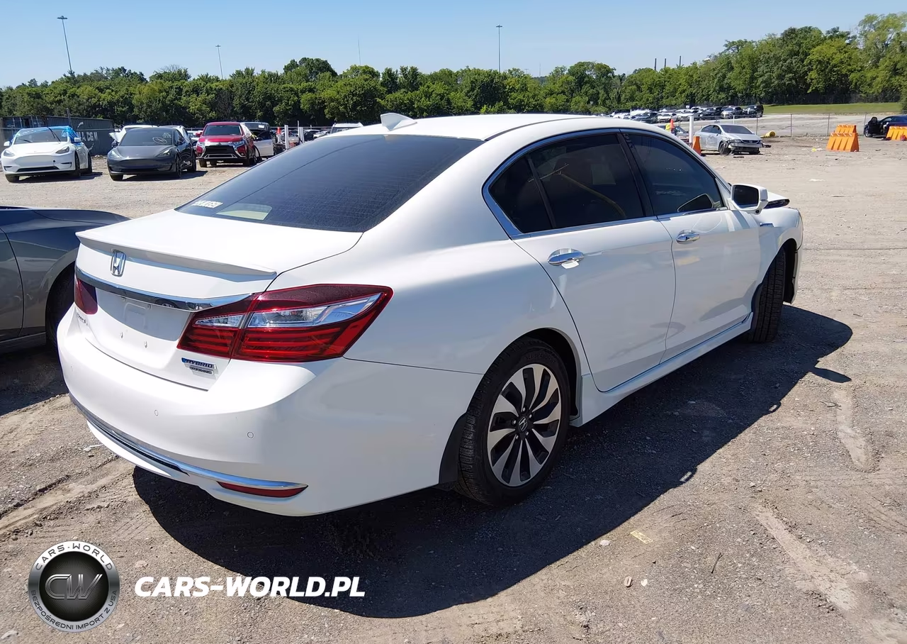 2017 Honda Accord Hybrid Touring VIN:JHMCR6F77HC031426 - 4