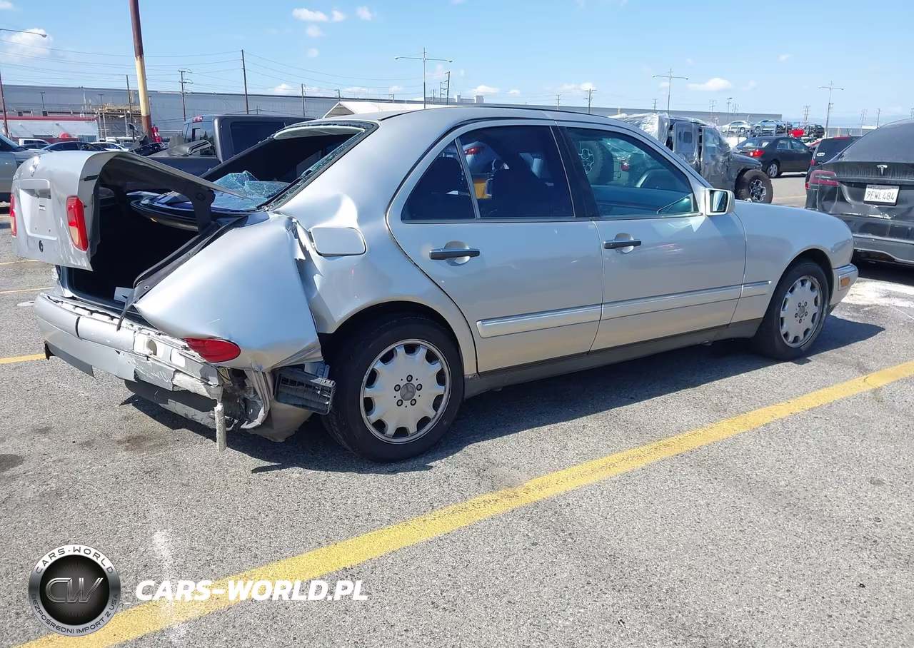 1998 Mercedes-Benz E 320 VIN:WDBJF65F0WA605821 - 4