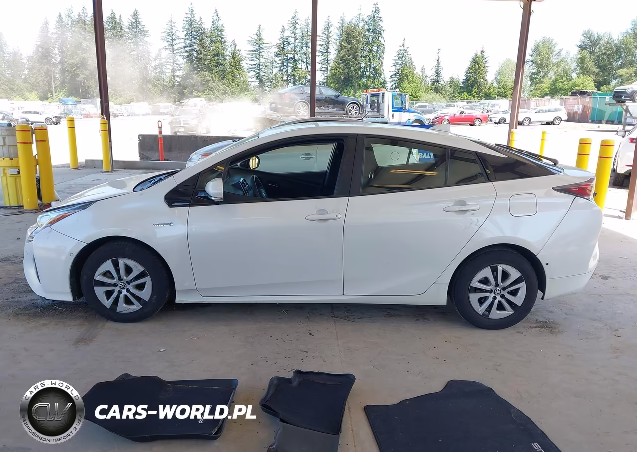 2018 Toyota Prius Two VIN:JTDKBRFU0J3075878 - 15