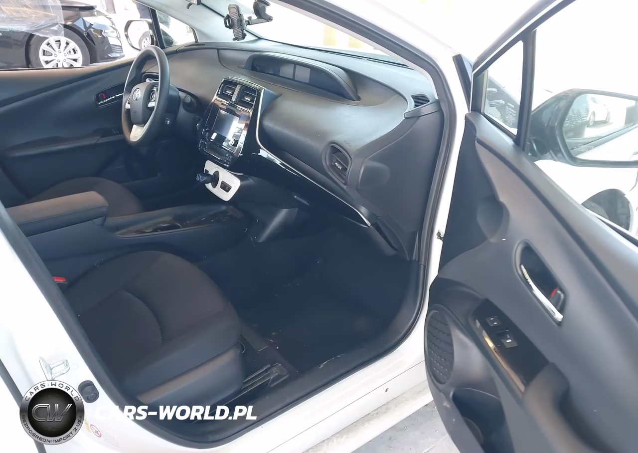 2018 Toyota Prius Two VIN:JTDKBRFU0J3075878 - 5