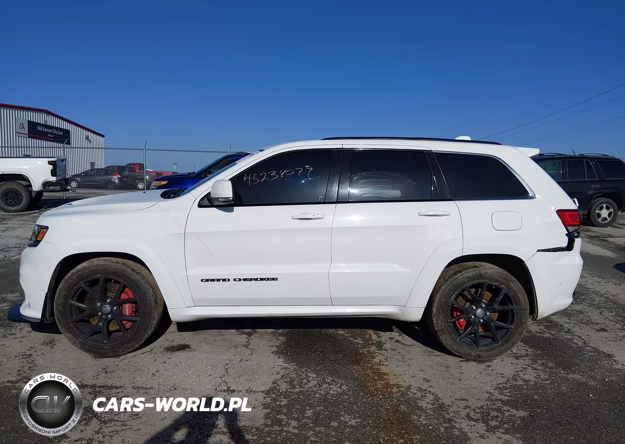 2017 Jeep Grand Cherokee Srt 4X4 VIN:1C4RJFDJ2HC675157 - 15