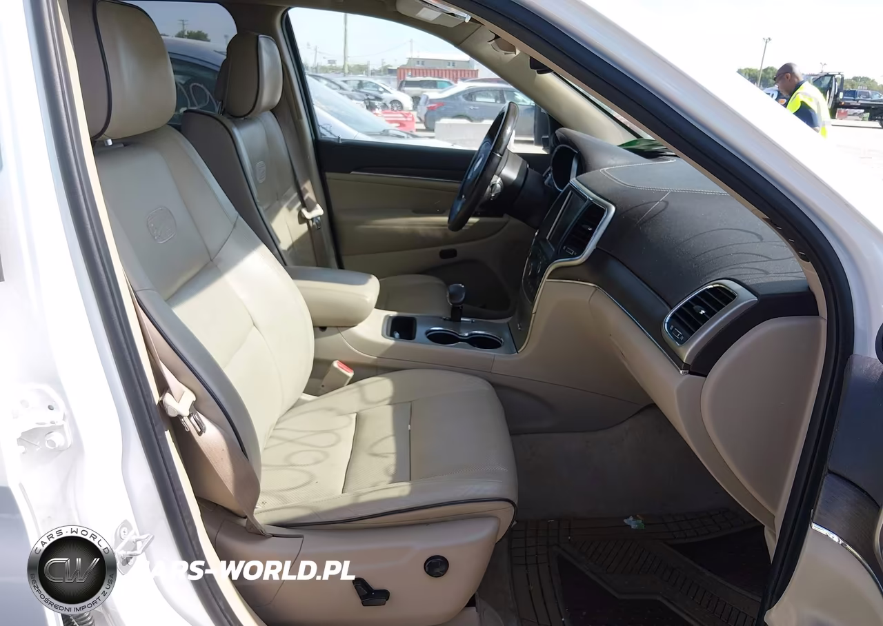 2015 Jeep Grand Cherokee Overland VIN:1C4RJECG2FC792993 - 5