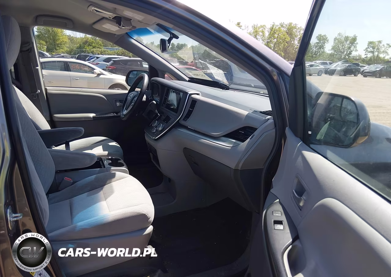 2017 Toyota Sienna Le 8 Passenger VIN:5TDKZ3DC7HS887013 - 5