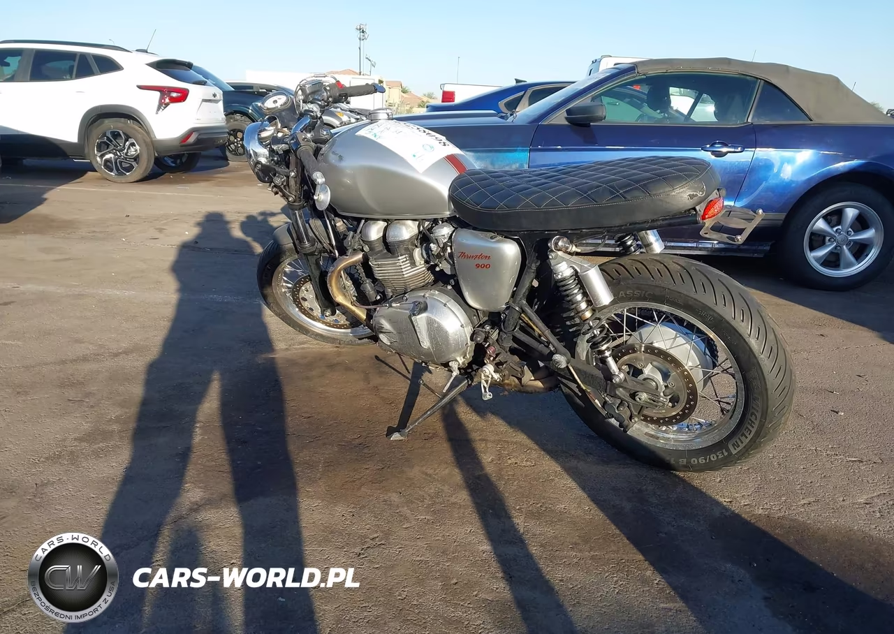 2013 Triumph Motorcycle Thruxton VIN:SMT920K19DT570186 - 3