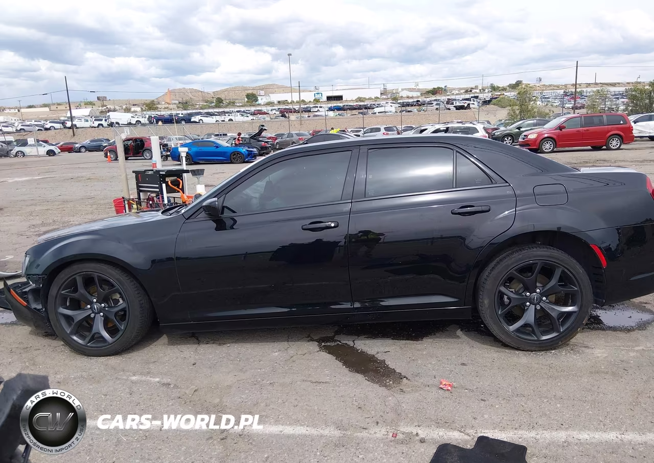 2021 Chrysler 300 Touring VIN:2C3CCAAG3MH609384 - 16