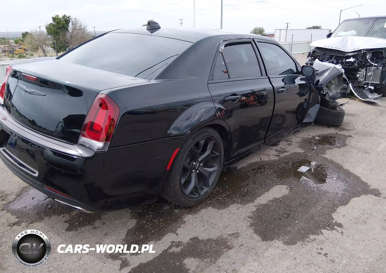 2021 Chrysler 300 Touring VIN:2C3CCAAG3MH609384 - 4