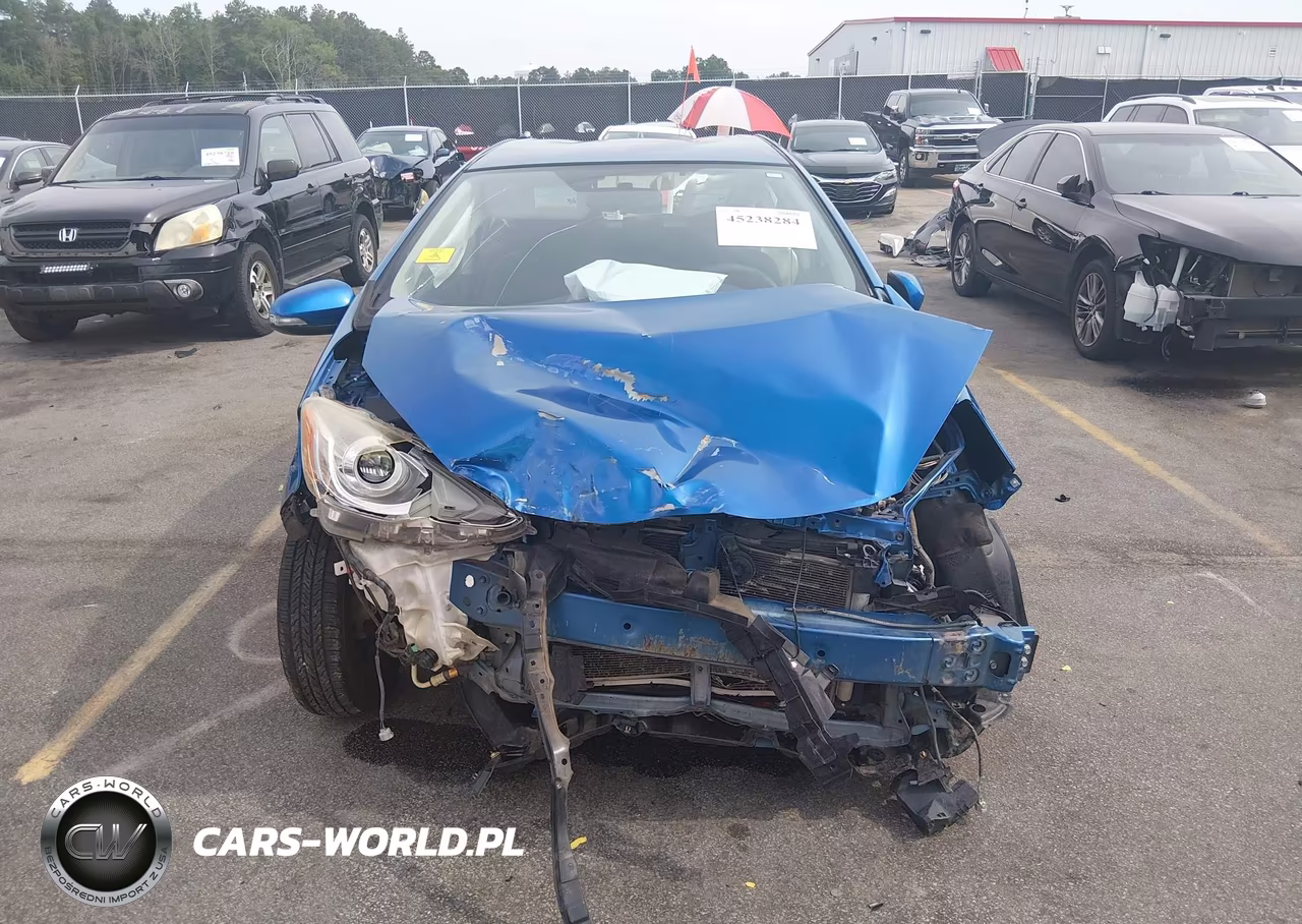 2015 Toyota Prius C Two VIN:JTDKDTB34F1115189 - 13