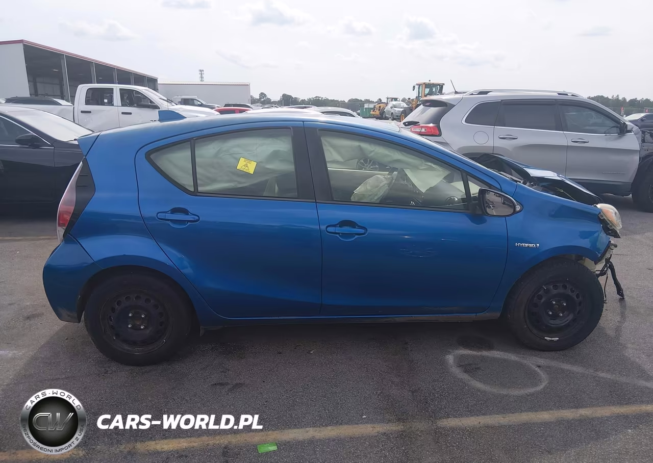 2015 Toyota Prius C Two VIN:JTDKDTB34F1115189 - 14