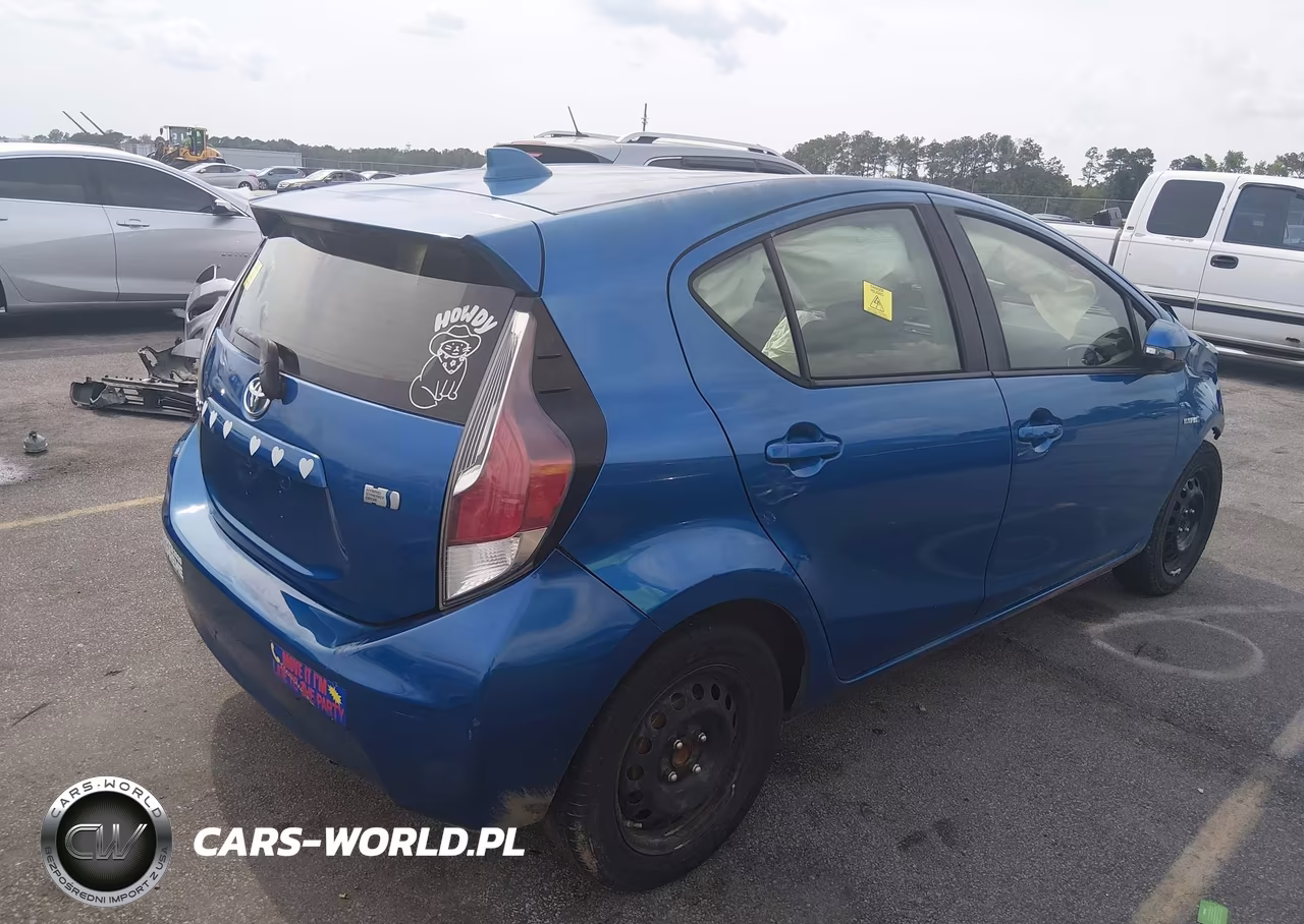 2015 Toyota Prius C Two VIN:JTDKDTB34F1115189 - 4