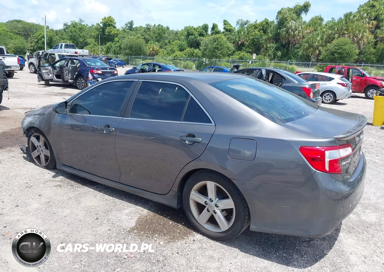 2014 Toyota Camry Se VIN:4T1BF1FK1EU814403 - 3