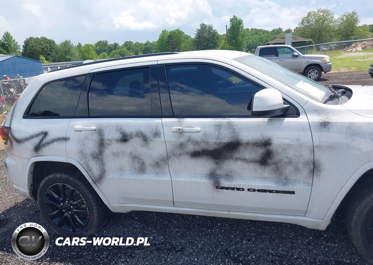 2018 Jeep Grand Cherokee Altitude 4X2 VIN:1C4RJEAGXJC168838 - 13