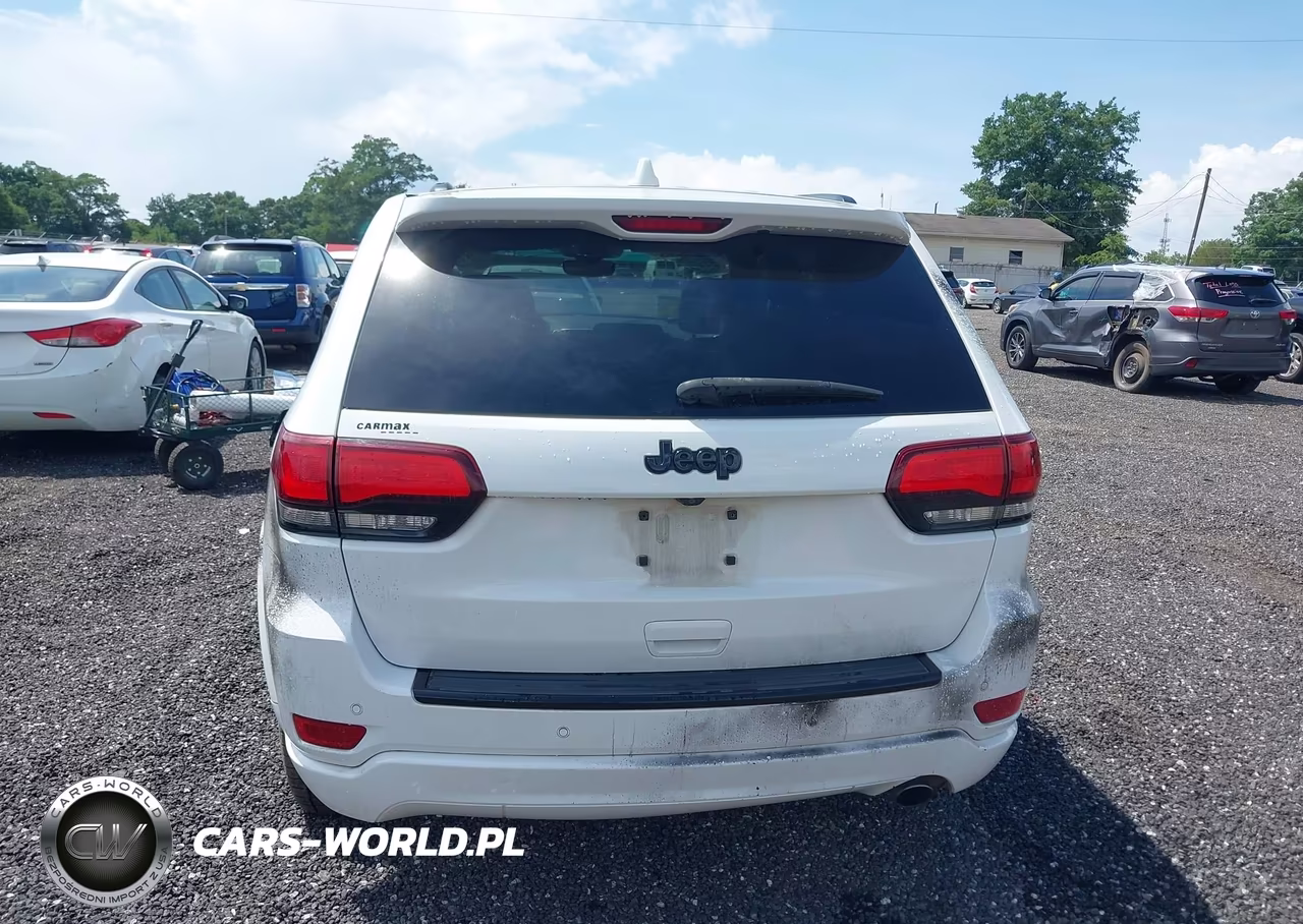 2018 Jeep Grand Cherokee Altitude 4X2 VIN:1C4RJEAGXJC168838 - 16