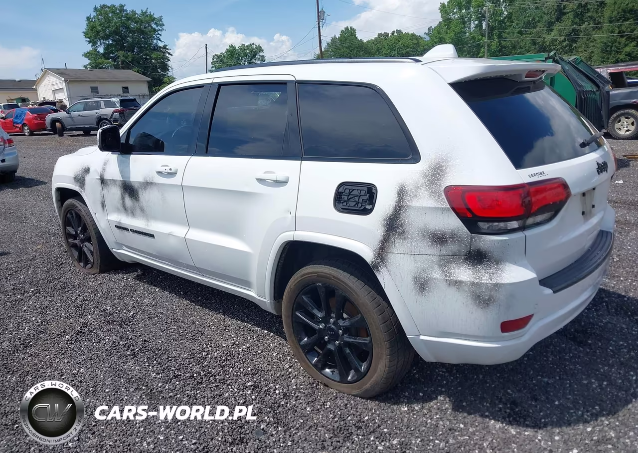 2018 Jeep Grand Cherokee Altitude 4X2 VIN:1C4RJEAGXJC168838 - 3