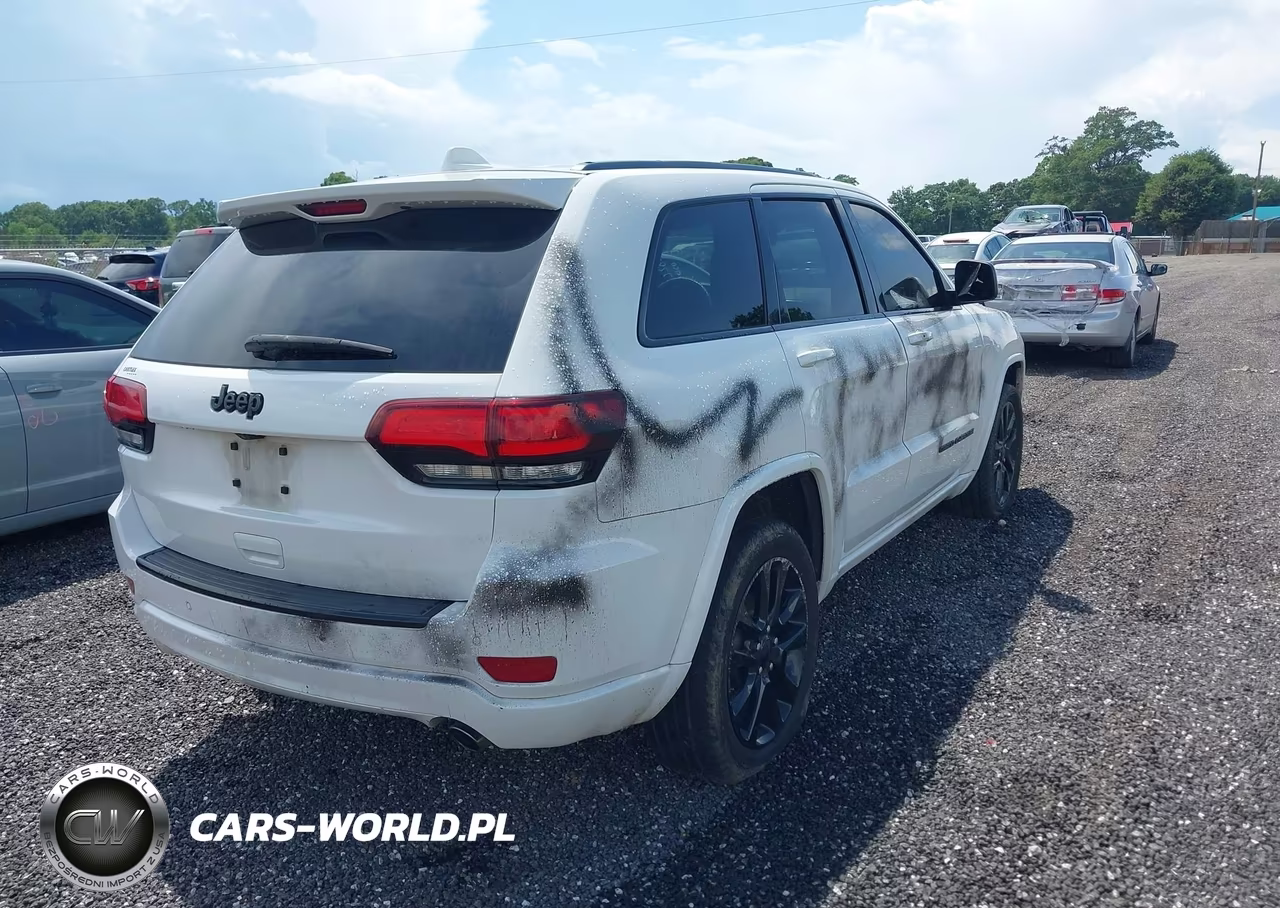 2018 Jeep Grand Cherokee Altitude 4X2 VIN:1C4RJEAGXJC168838 - 4