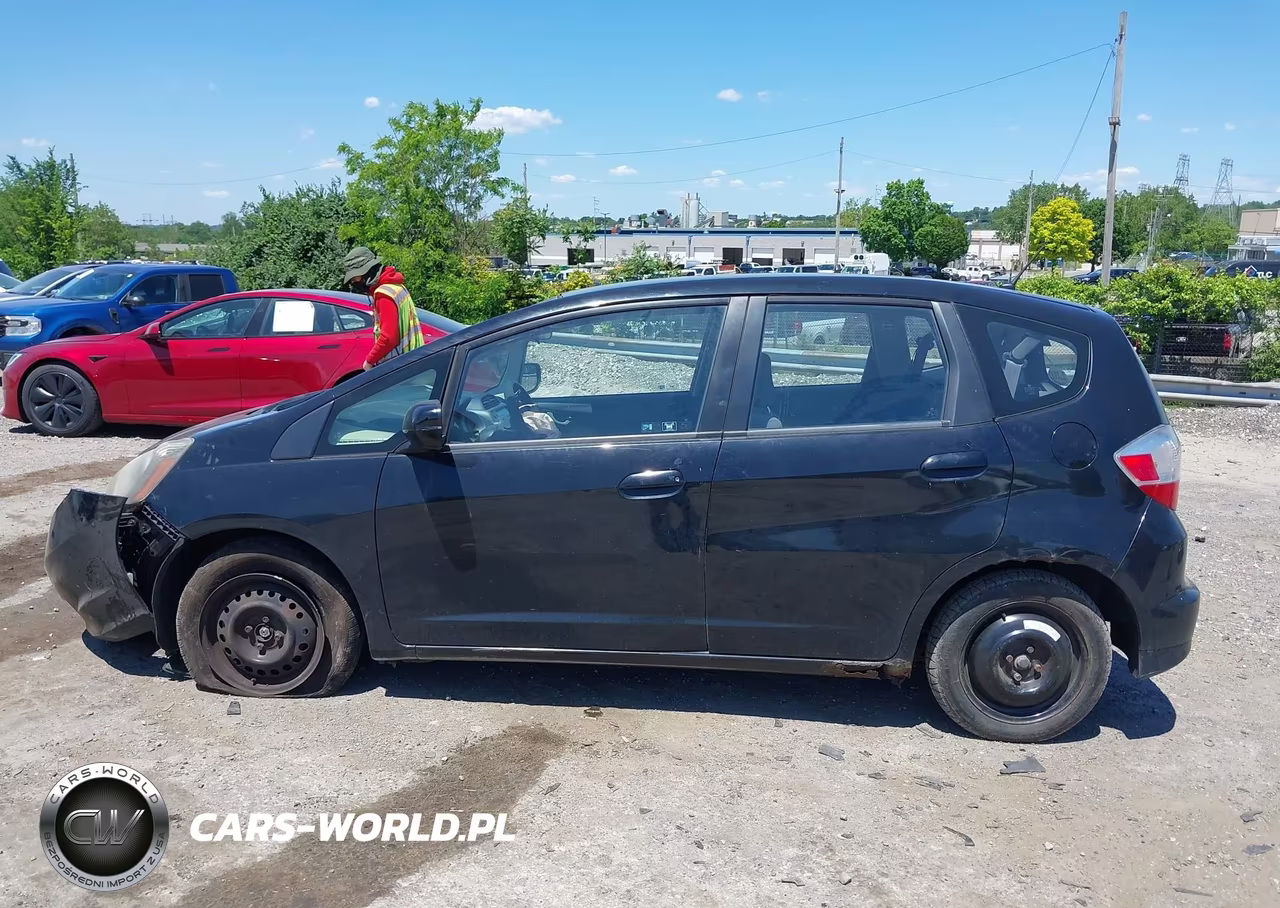 2012 Honda Fit VIN:JHMGE8H30CS008121 - 13