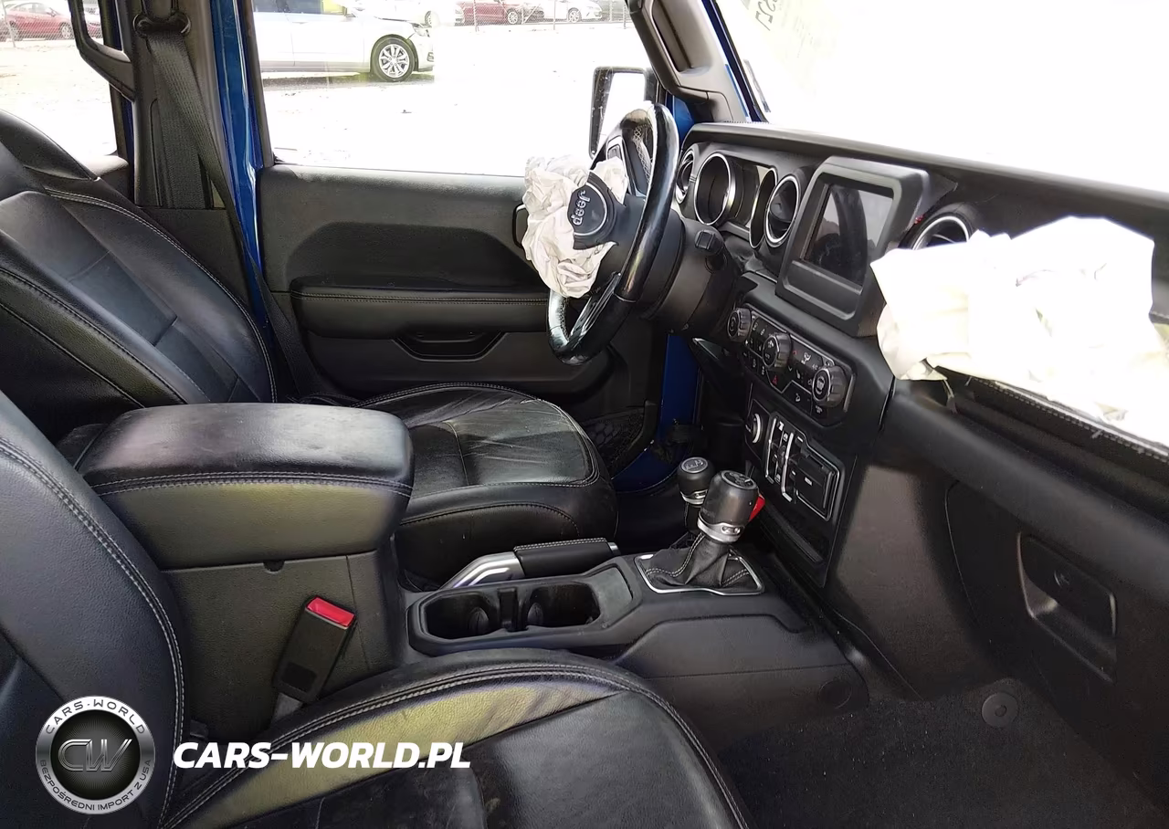 2019 Jeep Wrangler Unlimited Sahara 4X4 VIN:1C4HJXEN0KW504688 - 5