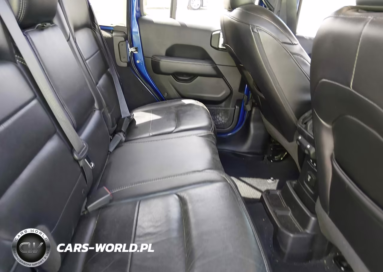 2019 Jeep Wrangler Unlimited Sahara 4X4 VIN:1C4HJXEN0KW504688 - 8